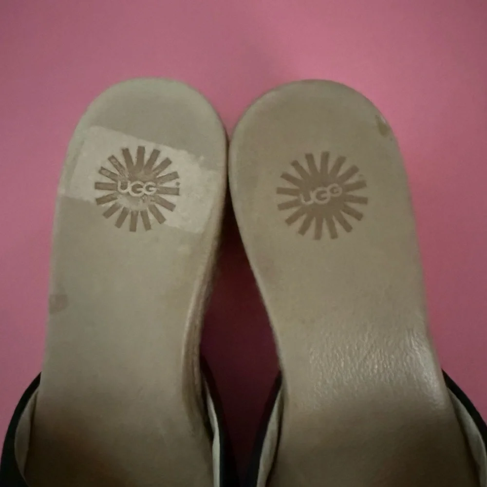 Ugg cream black sandals size 7